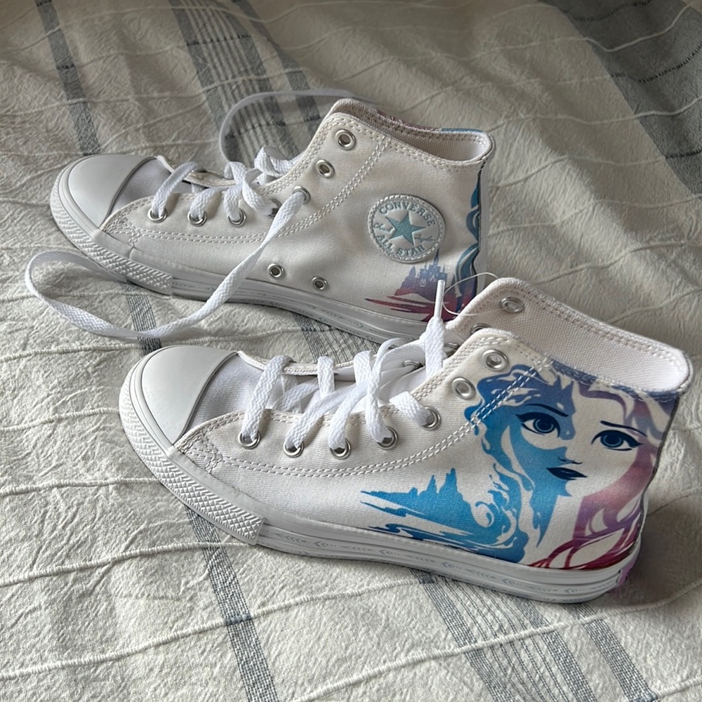 Brand new Elsa Converse Size 3